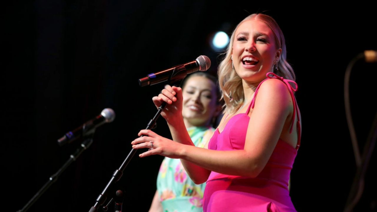 Pics: Maddie & Tae's Maddie Marlow Font Welcomes First Child - Vimarsana News