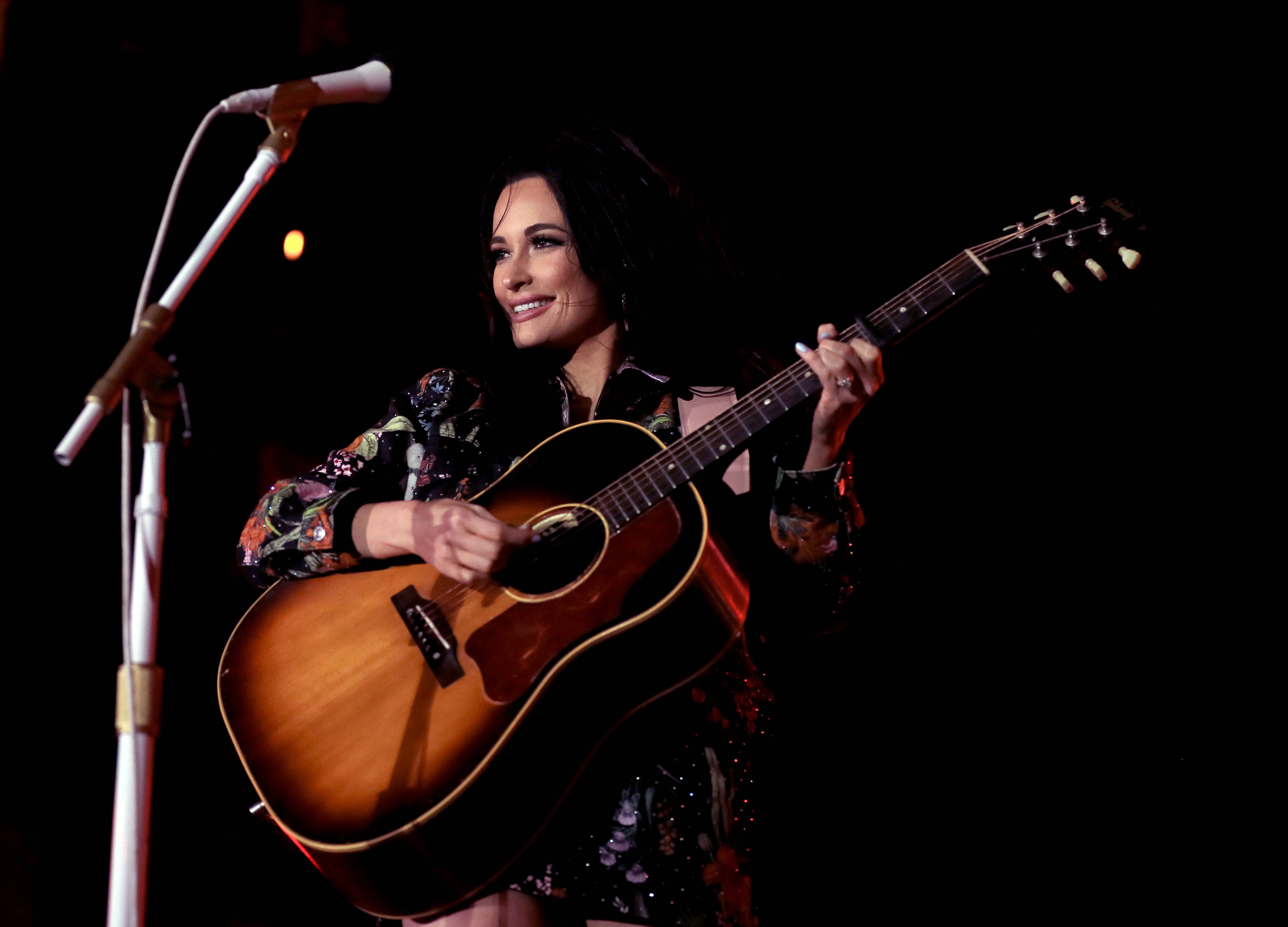 “Butterflies” Catch a Falling Kacey Musgraves News CMT