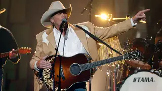 Alan Jackson celebrates life, love and music at his 'Last Call' tour stop  in Anaheim – Orange County Register