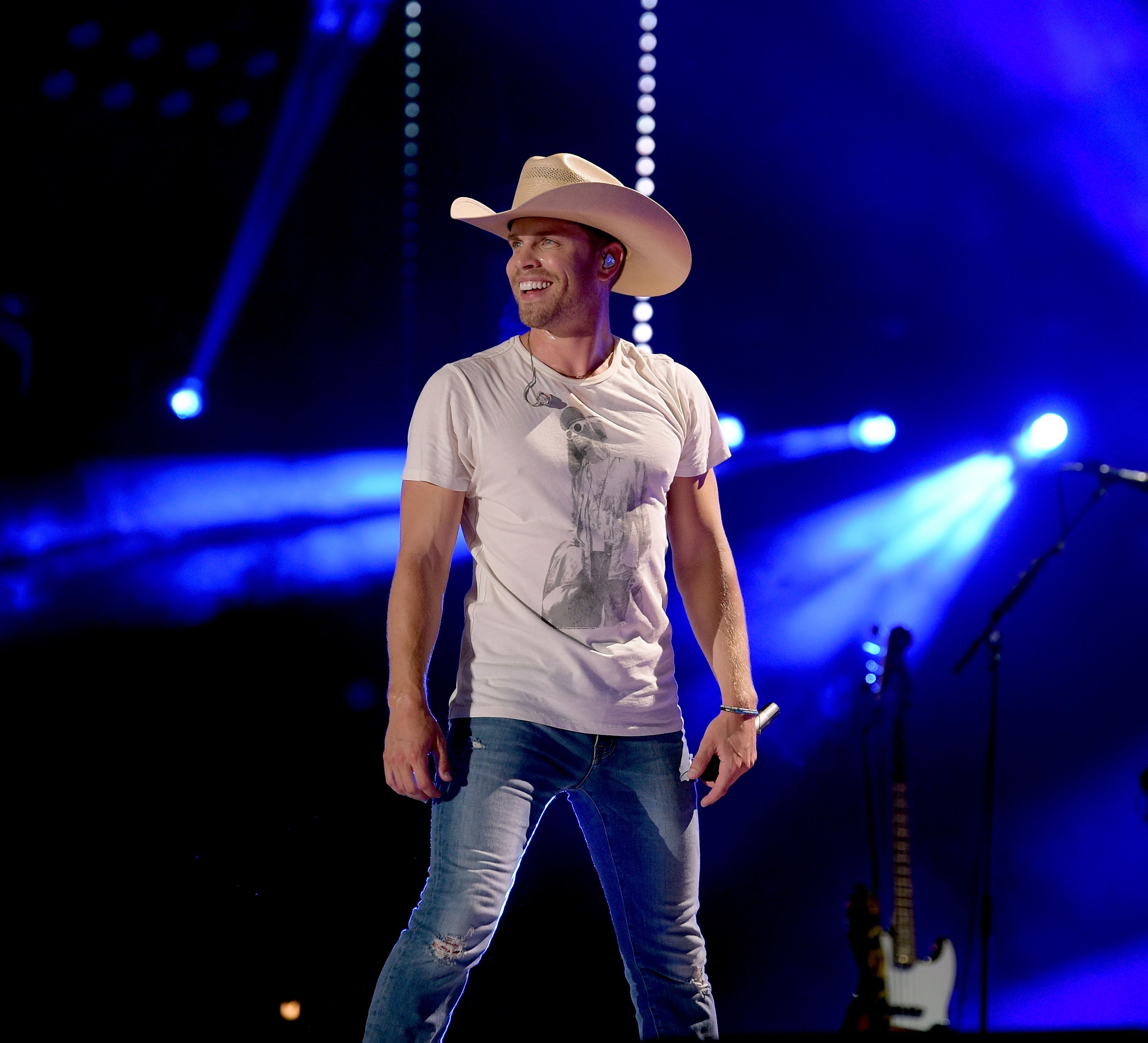 Dustin Lynch Plans to Keep Us Guessing News CMT