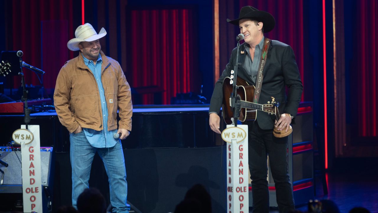Garth Brooks Inducts Jon Pardi Into The Grand Ole Opry - Vimarsana News