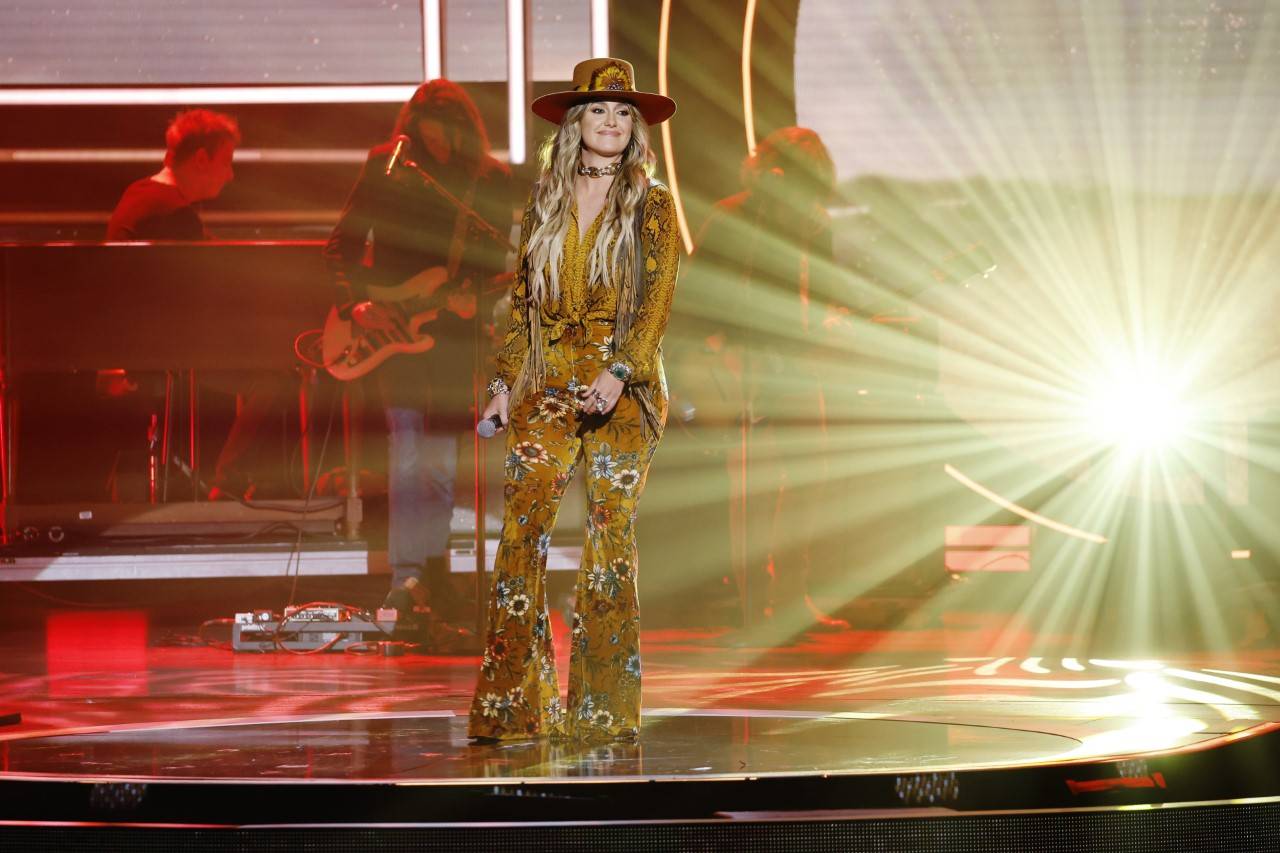 Lainey Wilson Brings Fiery 'Heart Like a Truck' to the 2023 CMTs