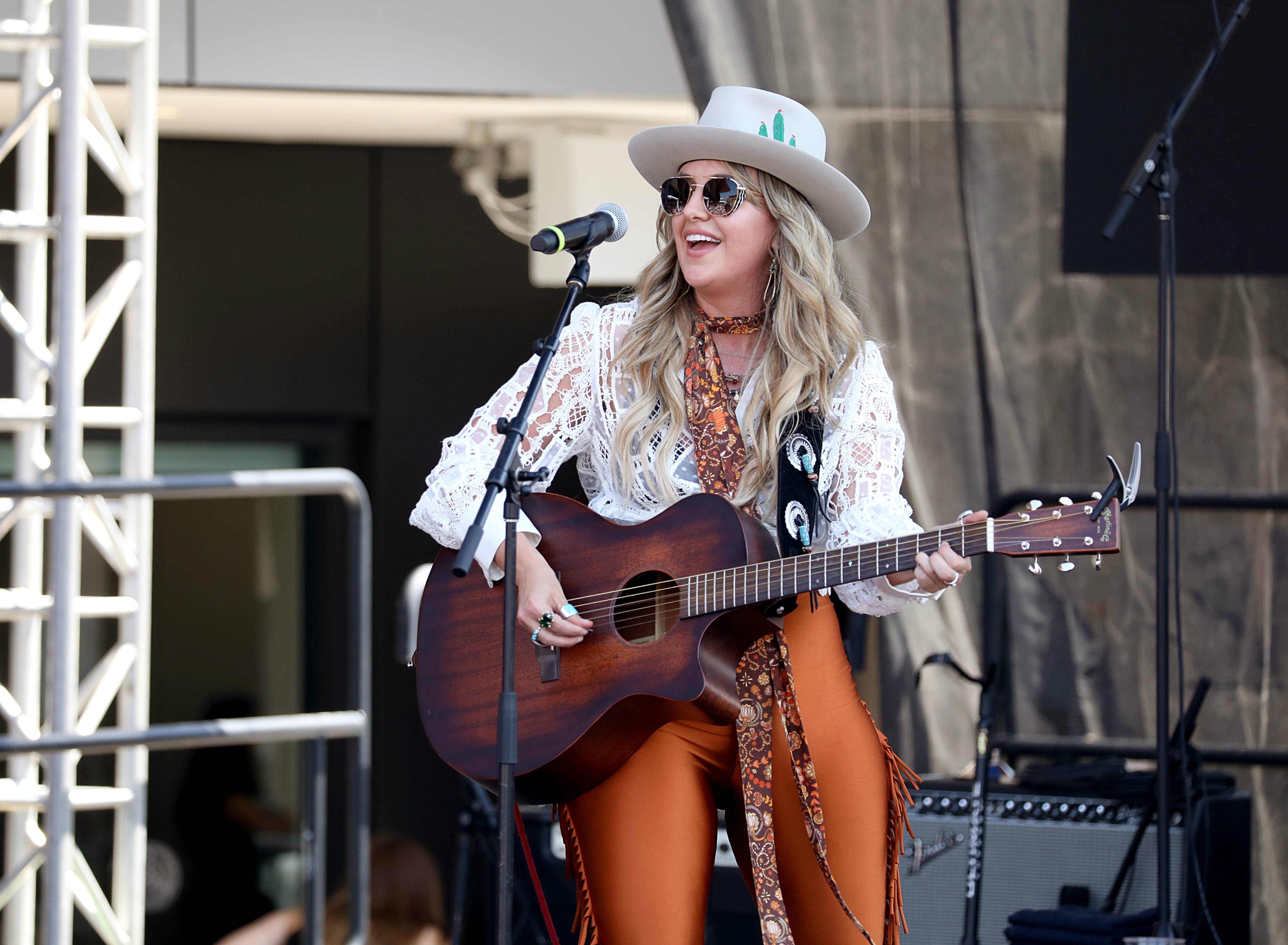 WATCH Lainey Wilson Makes "Tonight Show" Debut With New Single "Heart