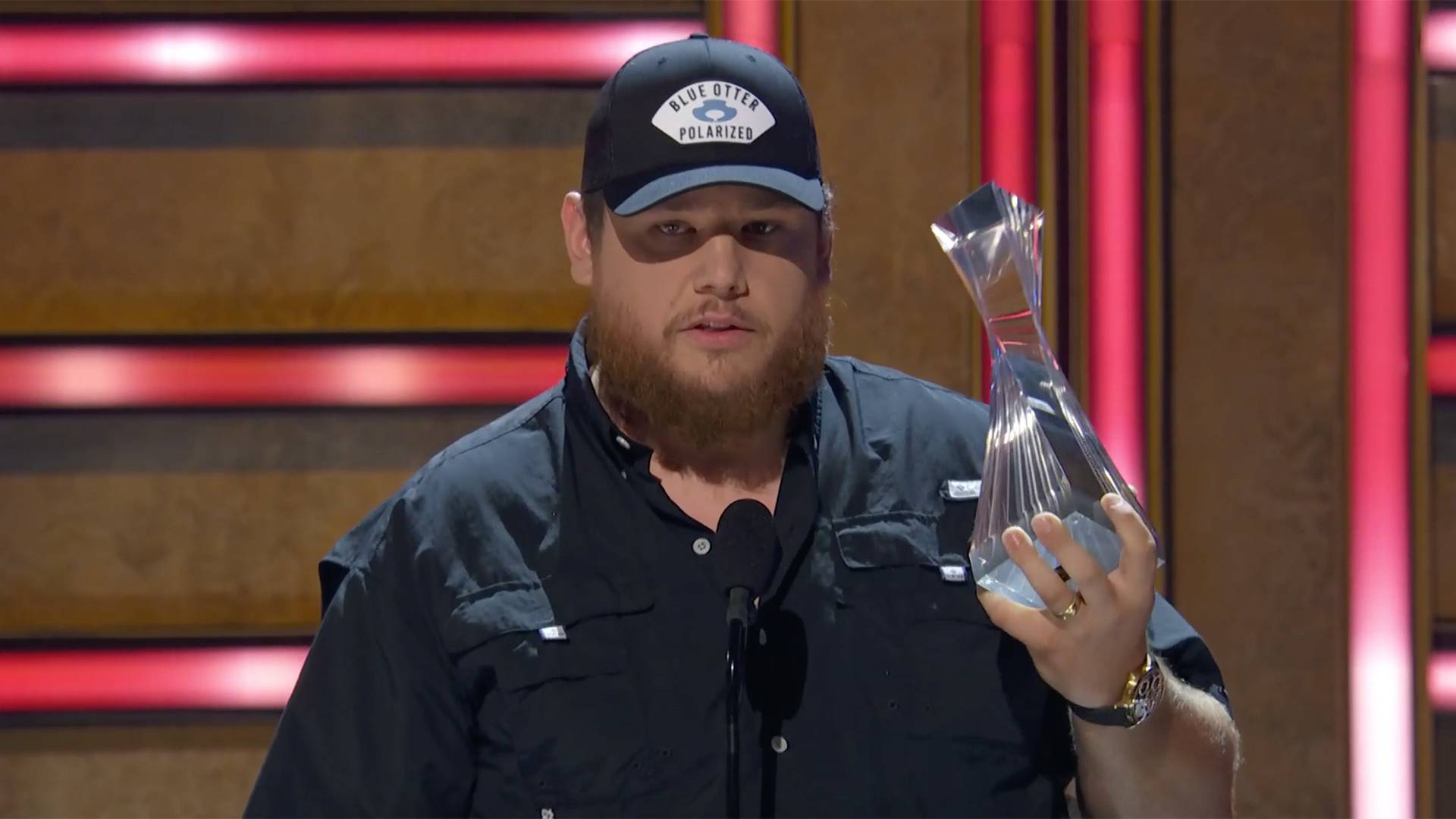 Luke Comb being honored at CMT Artists of the Year 2021.