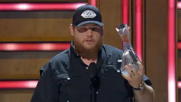 Luke Comb being honored at CMT Artists of the Year 2021.