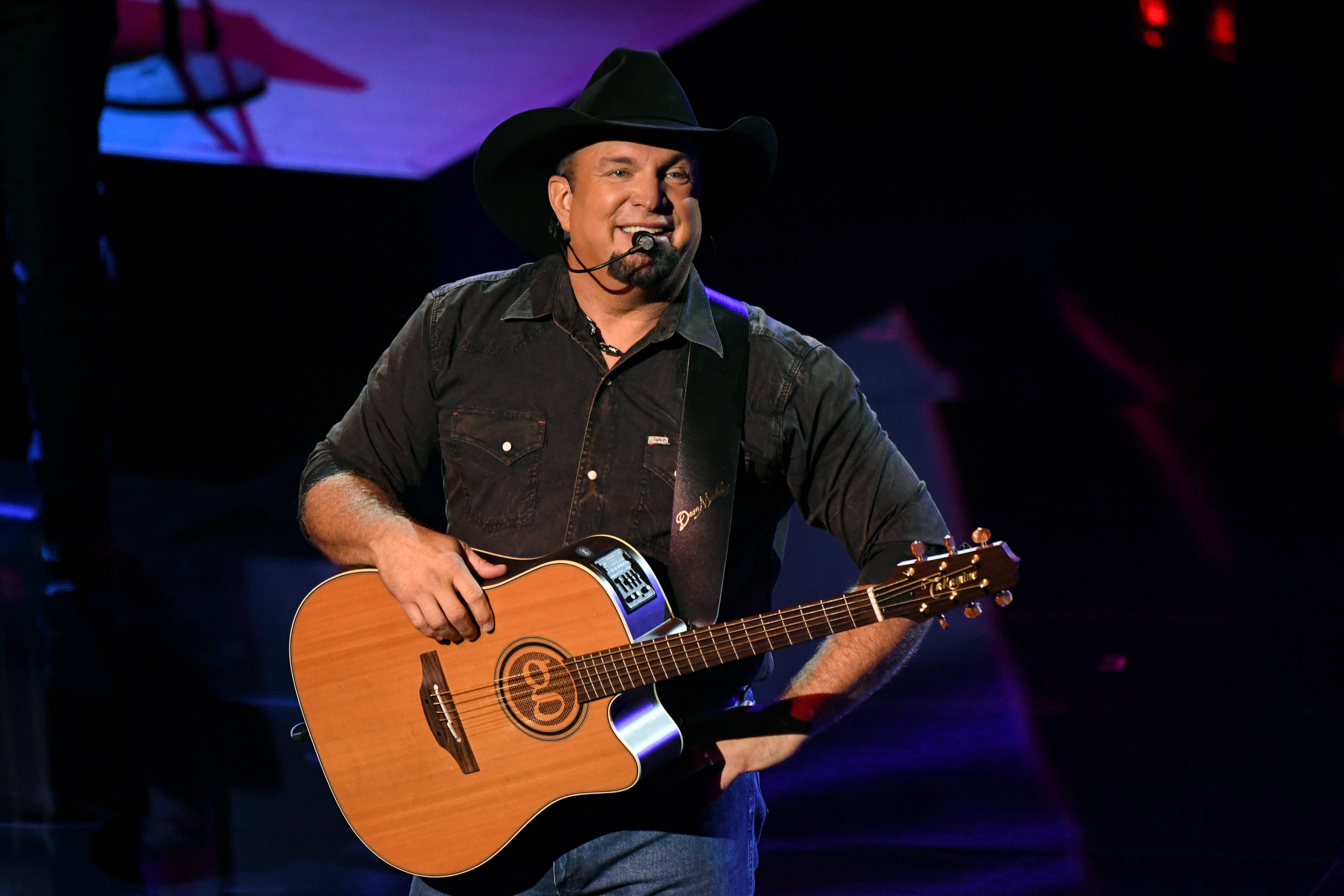 Garth Brooks Returns to Nashville July 31 in First-Ever Show at Nissan  Stadium