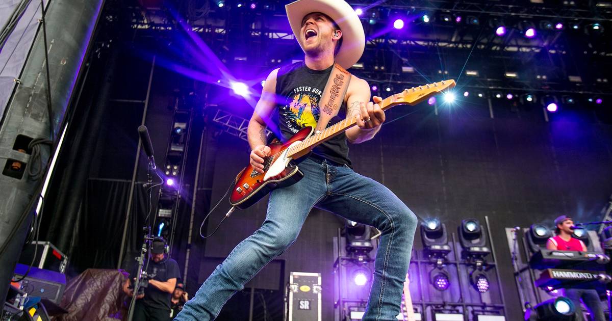 Revisiting the Videos Behind Justin Moore’s No. 1 Hits News CMT