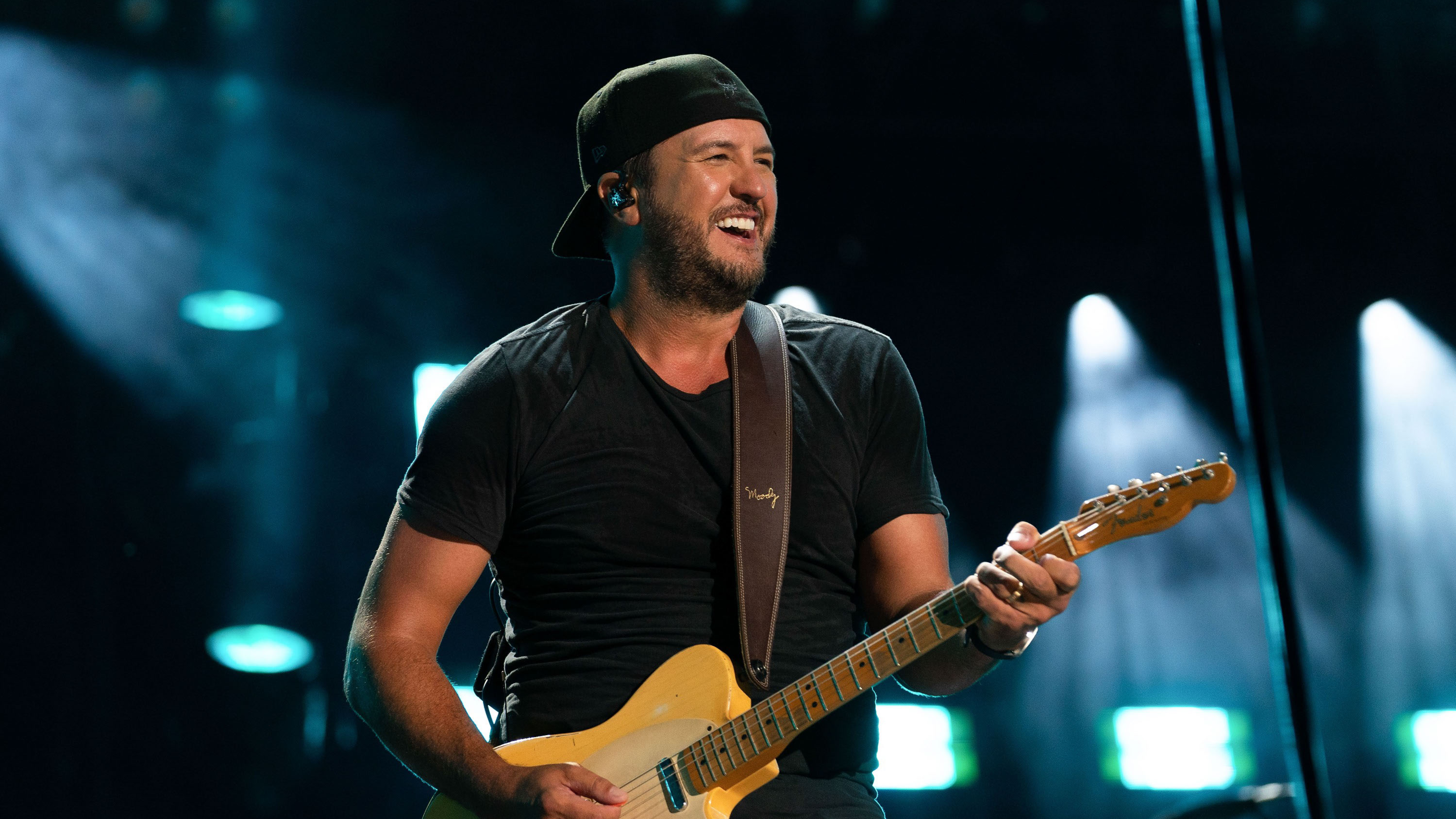 CMA FEST - CMA Fest, the music event of summer, led by Dierks Bentley and Elle King, celebrates its grand return, bringing the top music acts together on one stage for three full hours of cant-miss collaborations and unforgettable performances WEDNESDAY, AUG. 3, at 8/7c on ABC. 