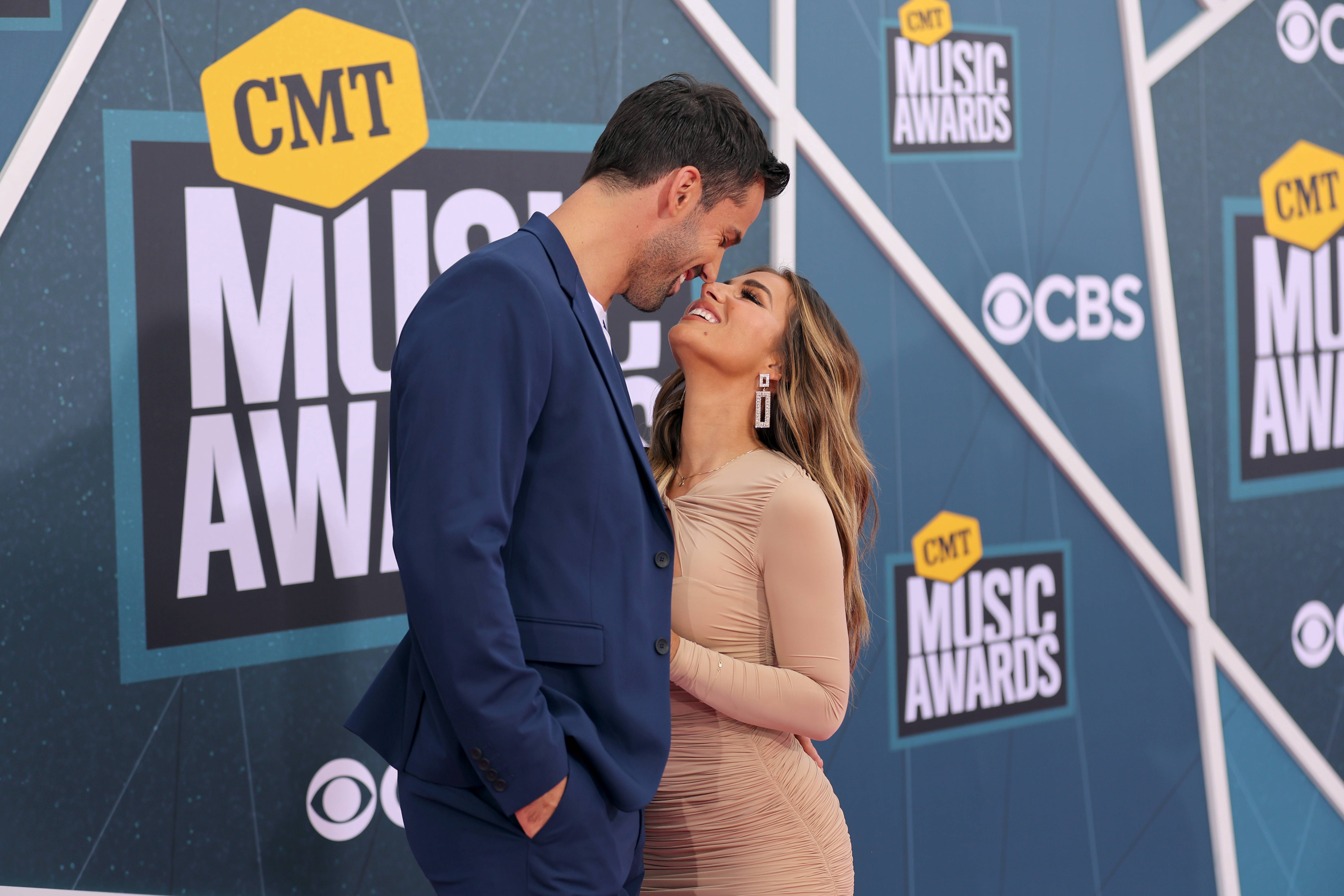 Eric Decker backs up wife Jessie James Decker's use of Instagram