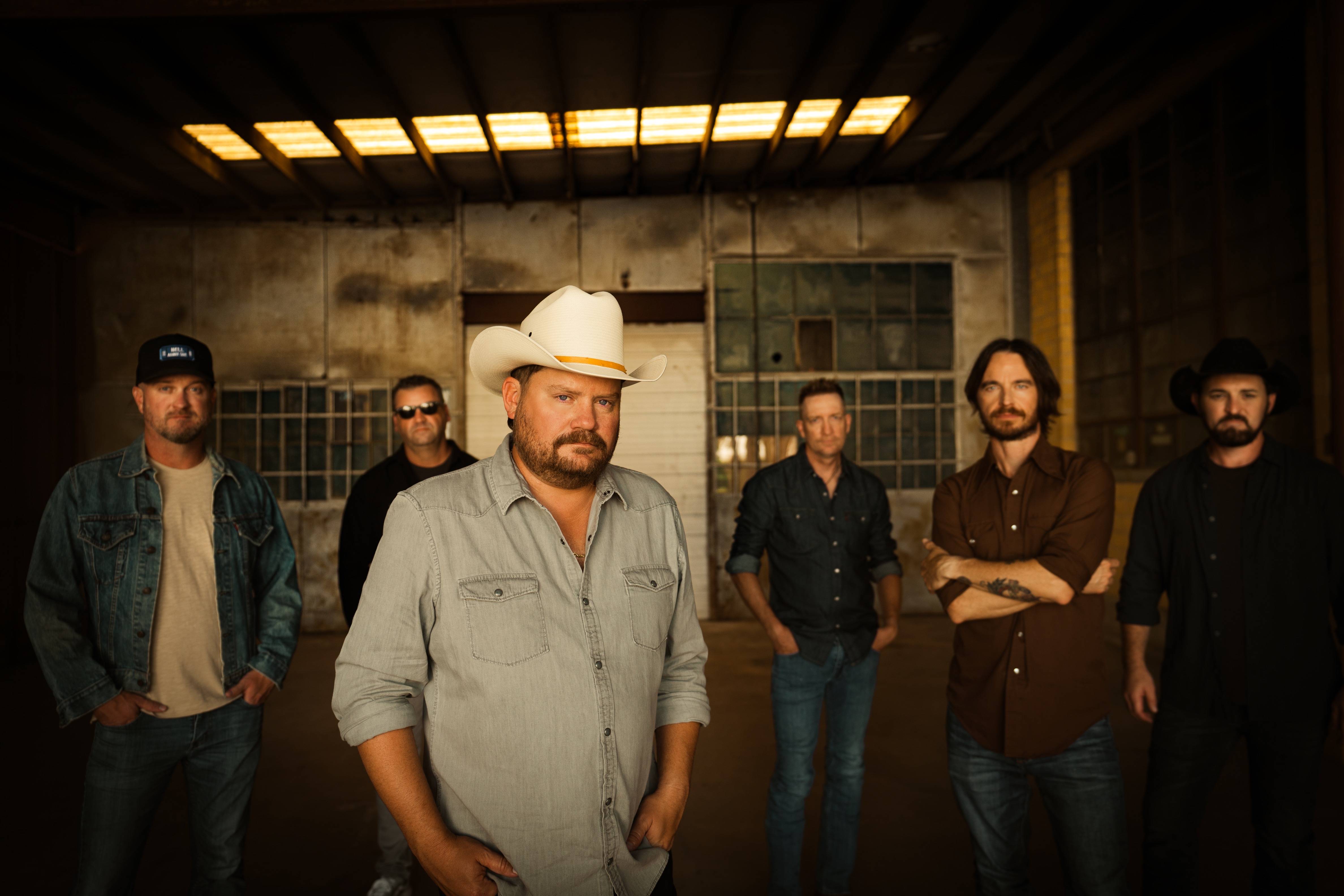 CMT Premiere: Randy Rogers Band Delivers An Electrifying Live Performance In "Fast Car" Music Video | News - Vimarsana News