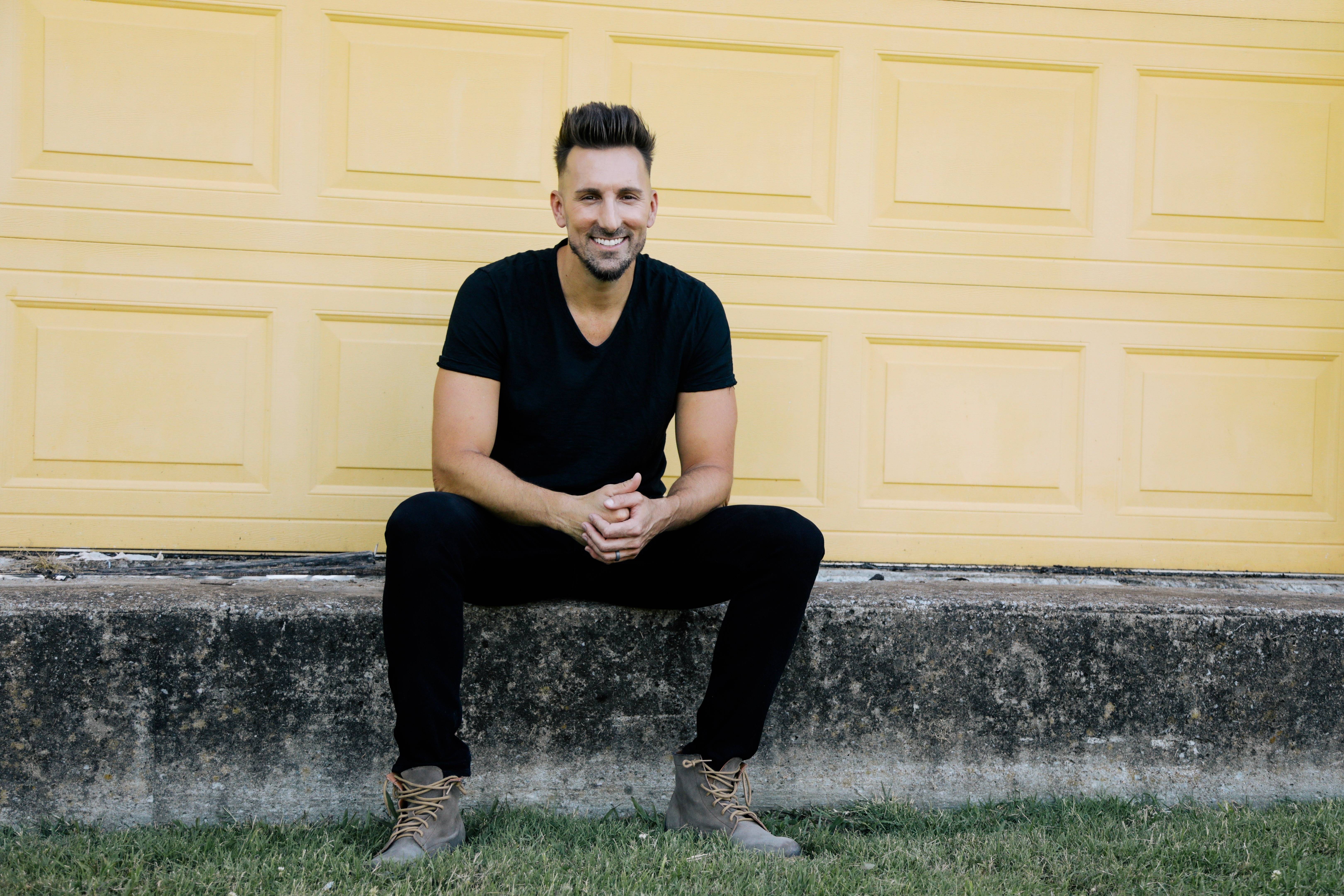 Premiere: JD Shelburne Takes Sentimental, Personal Walk Through Childhood in New Video for "The Road I Grew Up On" - Vimarsana News