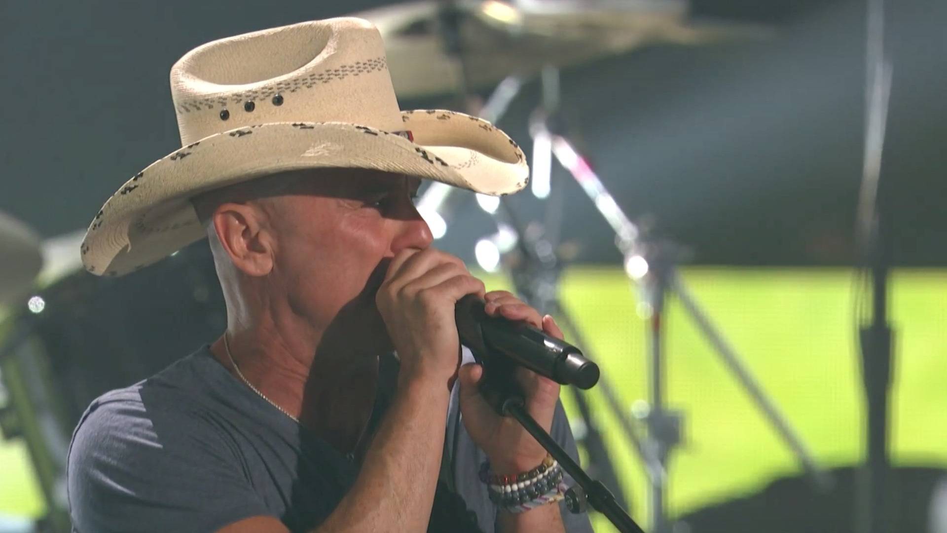 Hitmaker Kenny Chesney closes out the CMT Music Awards 2022 with a performance of his classic song "Beer in Mexico."
