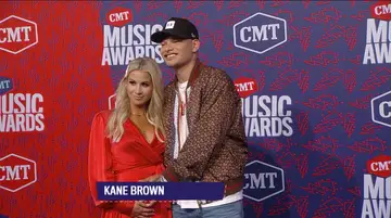 Kane Brown and his wife reflect on parenthood.