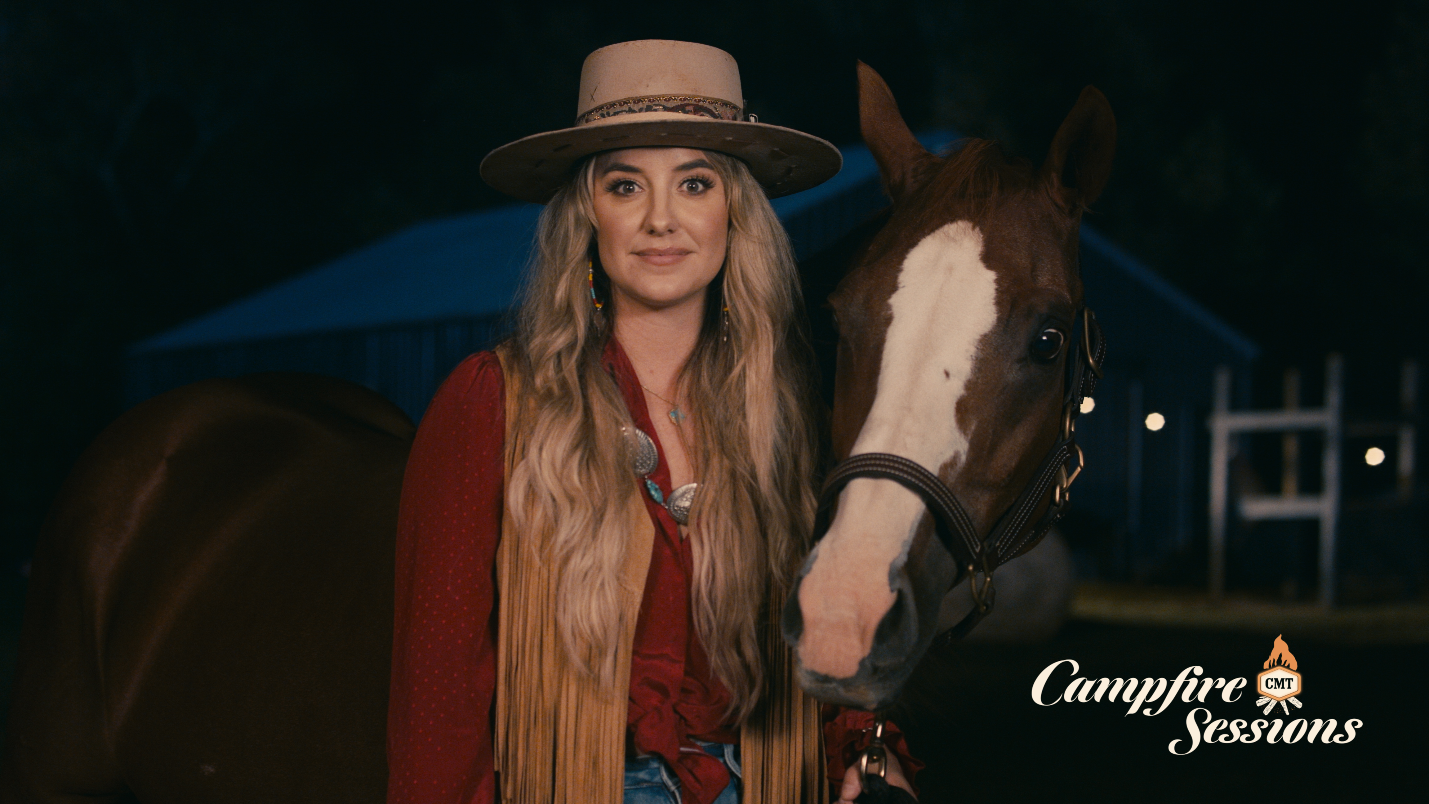 Watch: Lainey Wilson Strikes Up a Few Songs on "CMT Campfire Sessions" - Vimarsana News