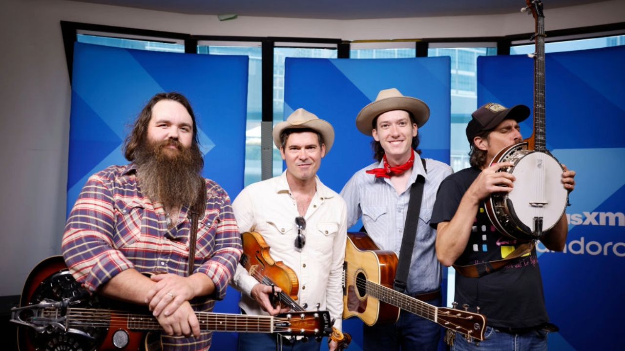 Old Crow Medicine Show's Ketch Secor Talks Bridging The Political Gap Through Live Music - Vimarsana News