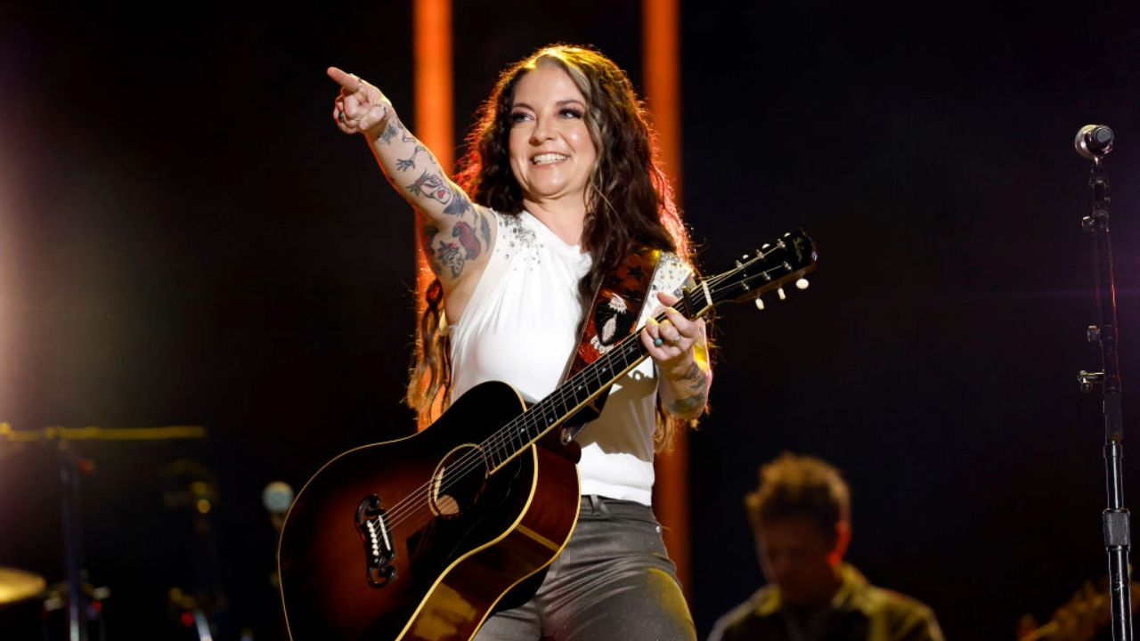 Ashley McBryde Celebrates Release Of "The Devil I Know" By Playing It Live Front-To-Back - Vimarsana News