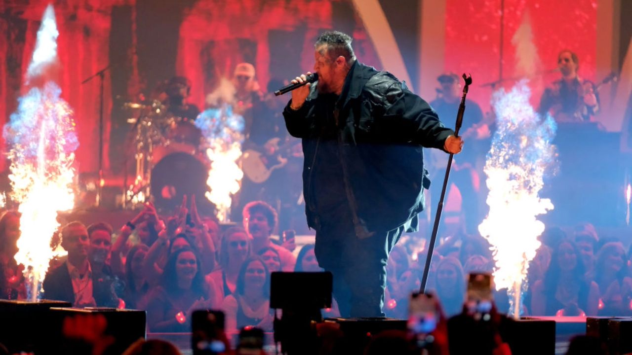 2024 CMT Music Awards Recap: Jelly Roll Breaks A Record, Lainey Wilson Shines, Sugarland Reunites And More - Vimarsana News