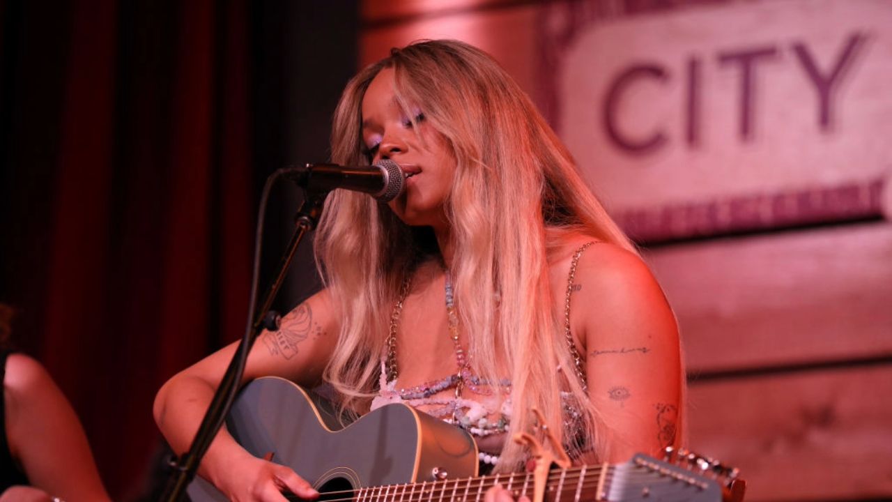 Tanner Adell Talks Touring, Luke Combs and CMT's Next Women of Country - Vimarsana News