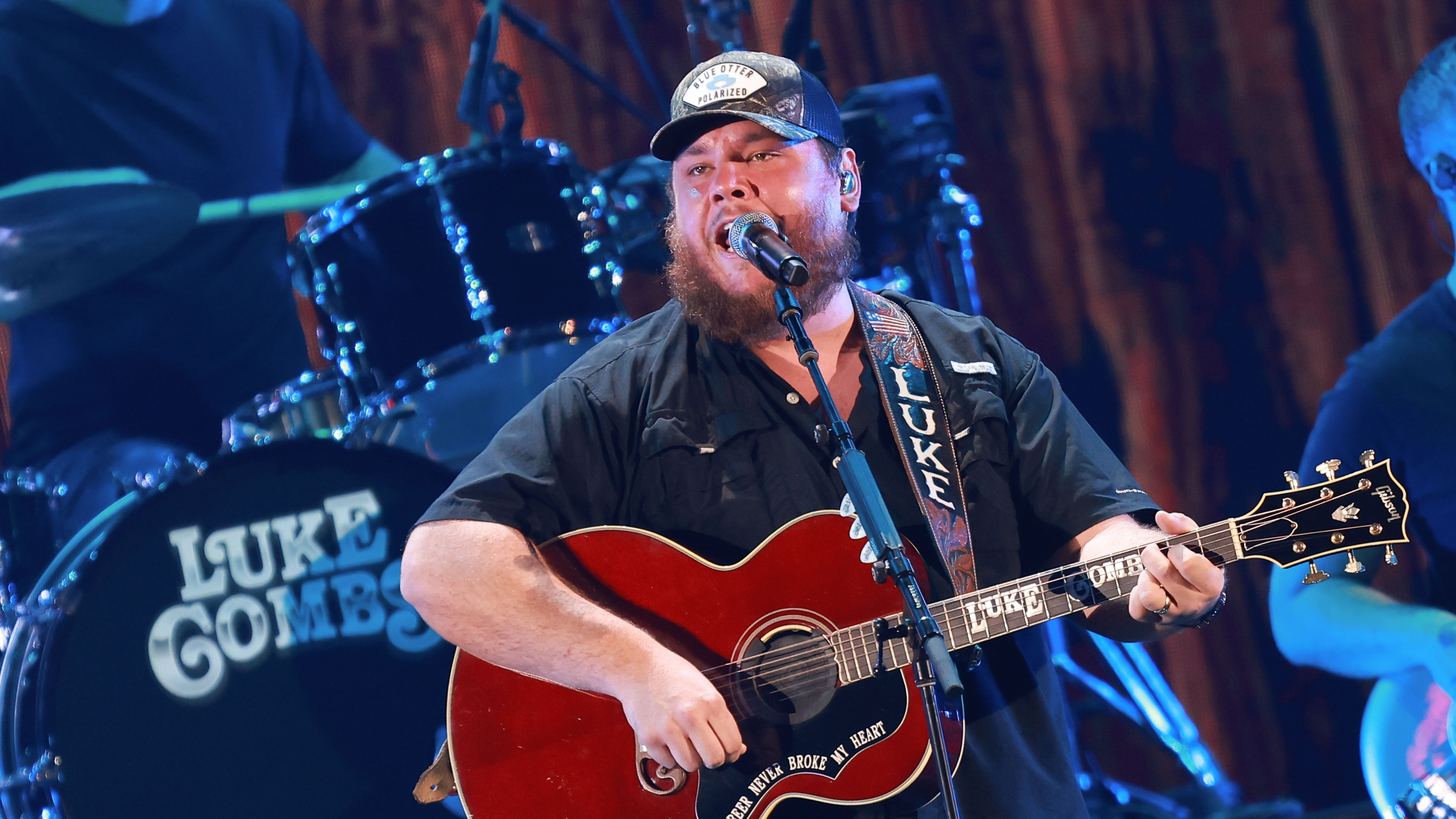 LAS VEGAS, NEVADA - SEPTEMBER 24: Luke Combs performs at the iHeartRadio Music Festival at the T-Mobile Arena on September 24, 2022 in Las Vegas, Nevada. 
