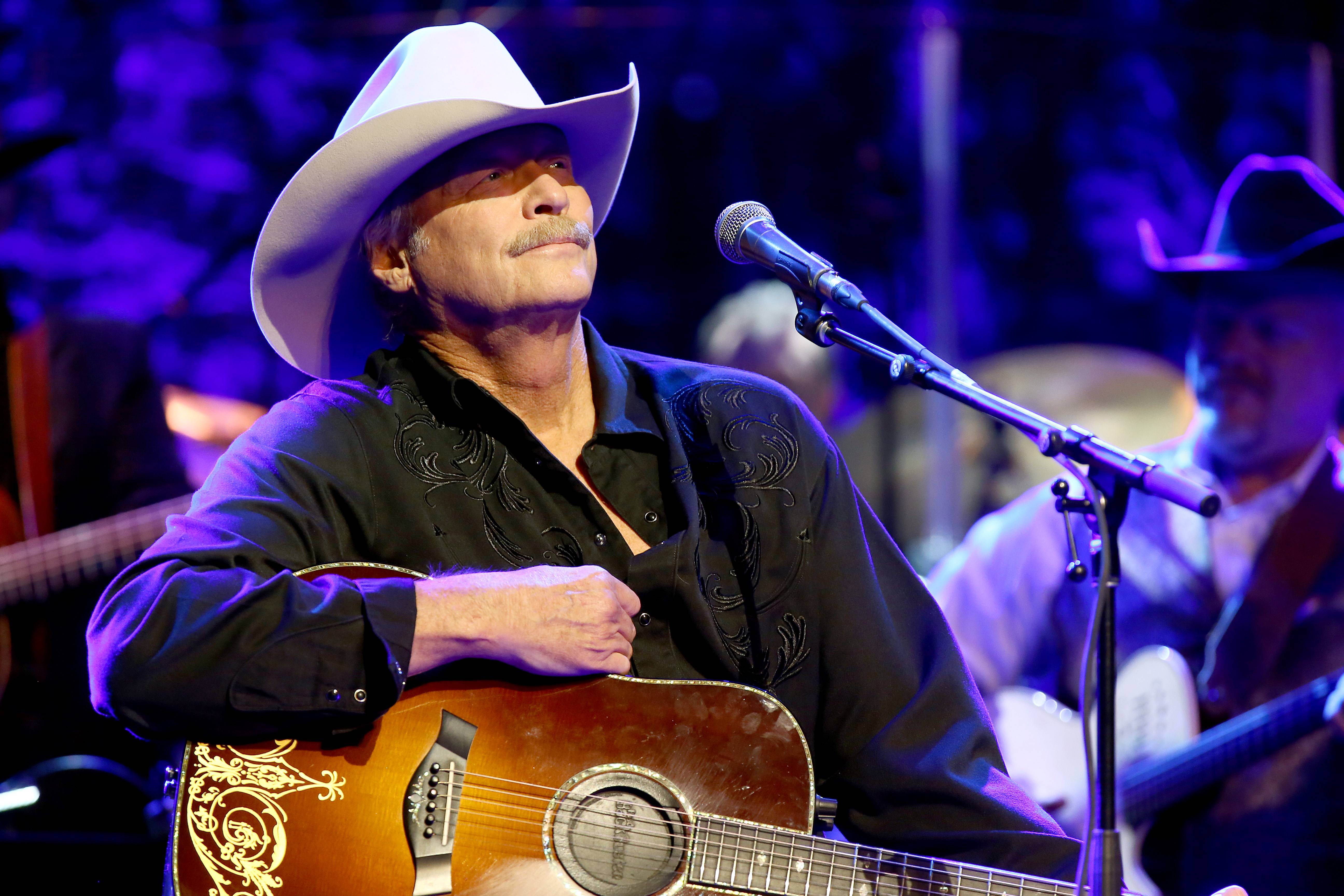 Video: Alan Jackson reveals disease diagnosis in interview