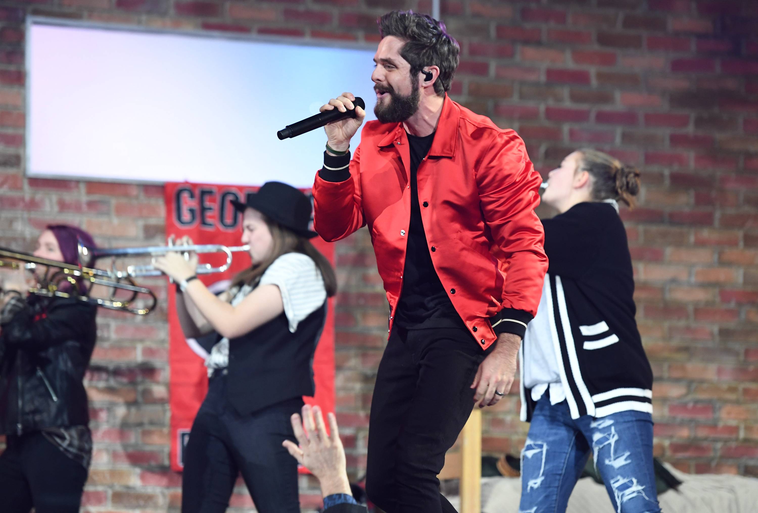 thomas-rhett-and-his-sesame-street-remix-news-cmt