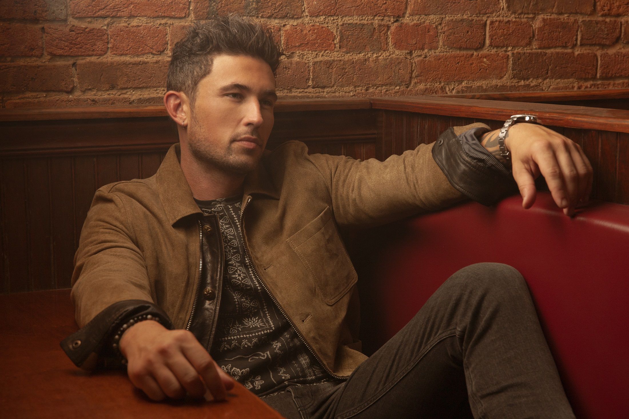 Michael Ray Talks New Duet "Spirits & Demons," Says New EP Represents Him | News - Vimarsana News