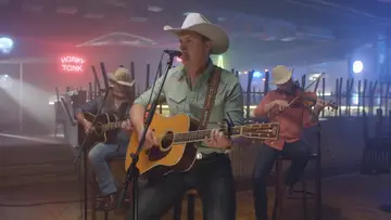 Jon Pardi covers Randy Travis's songs "On the Other Hand" and "Forever and Ever, Amen."