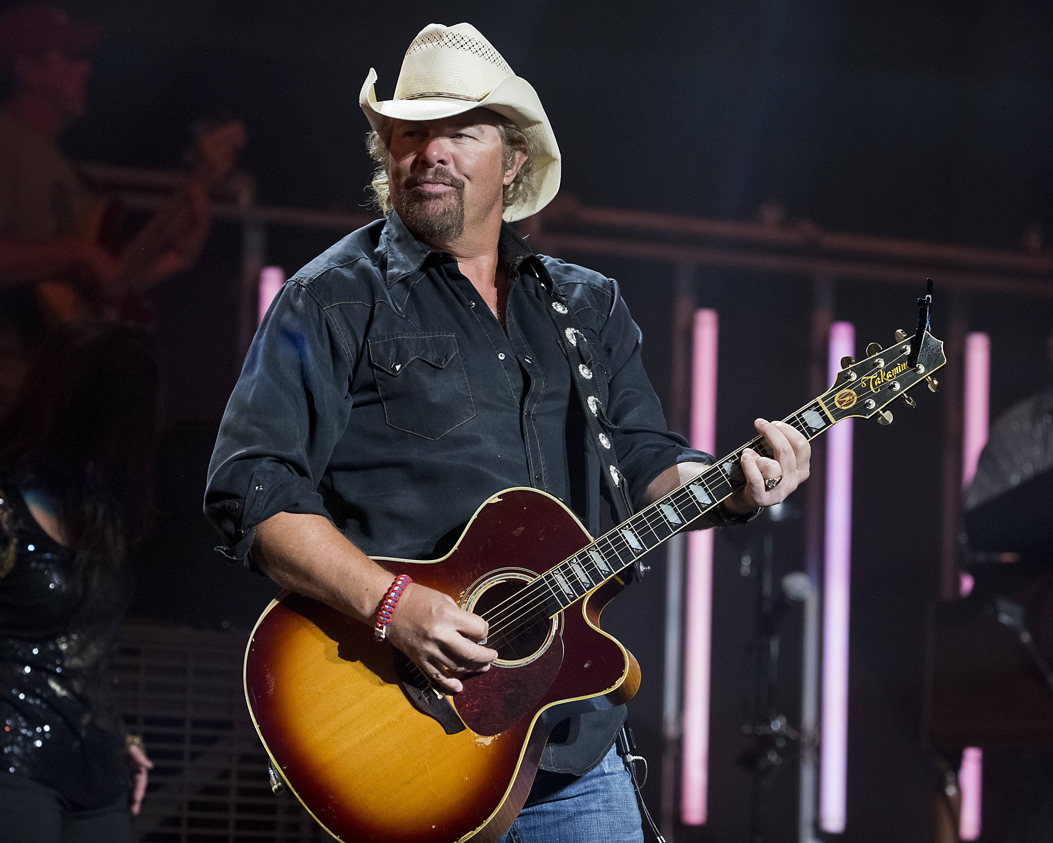 Toby Keith tells the story behind 'Should've Been a Cowboy' before