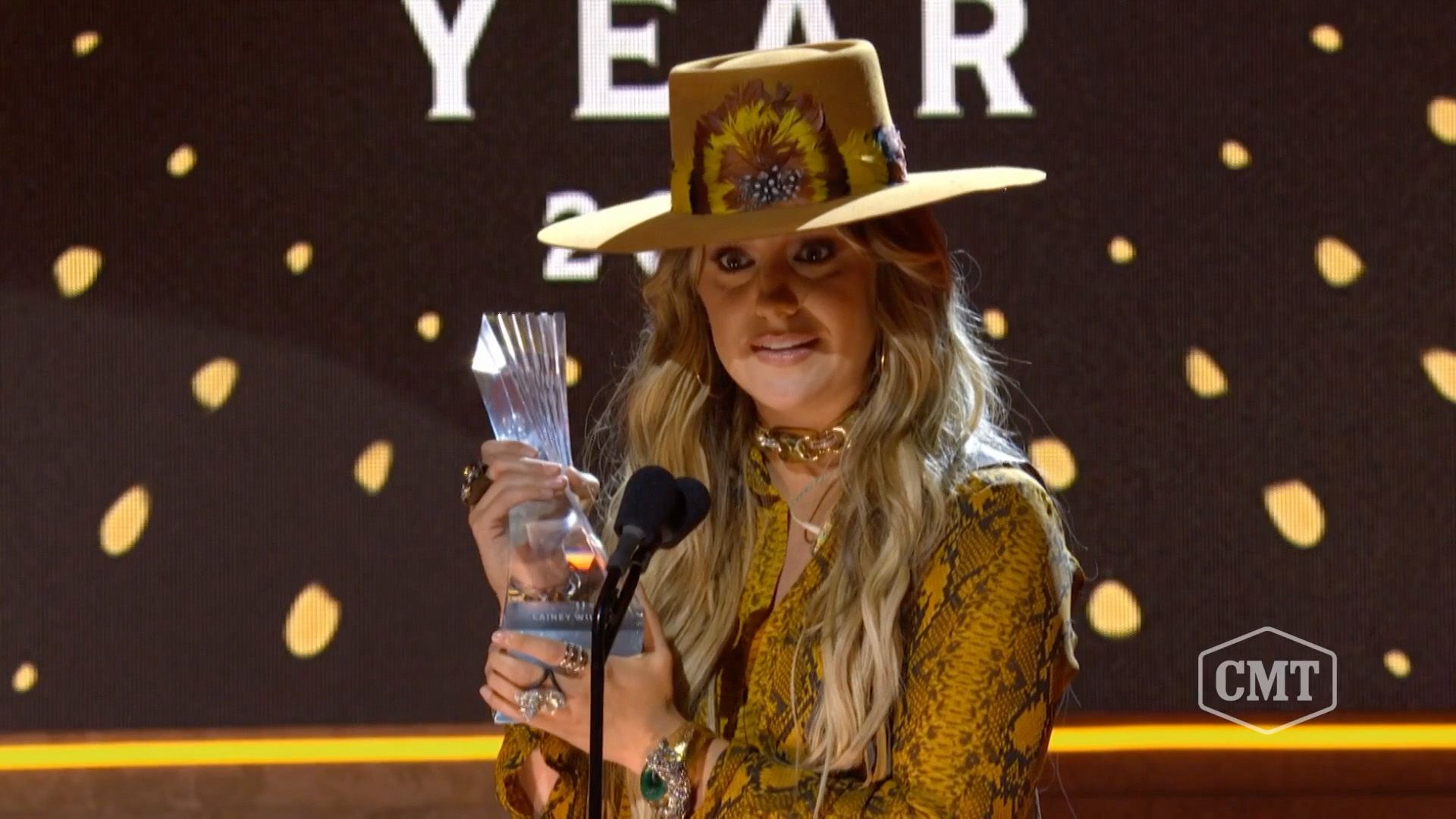 Lainey Wilson Nabs Breakout Artist of the Year (Video Clip) CMT Awards