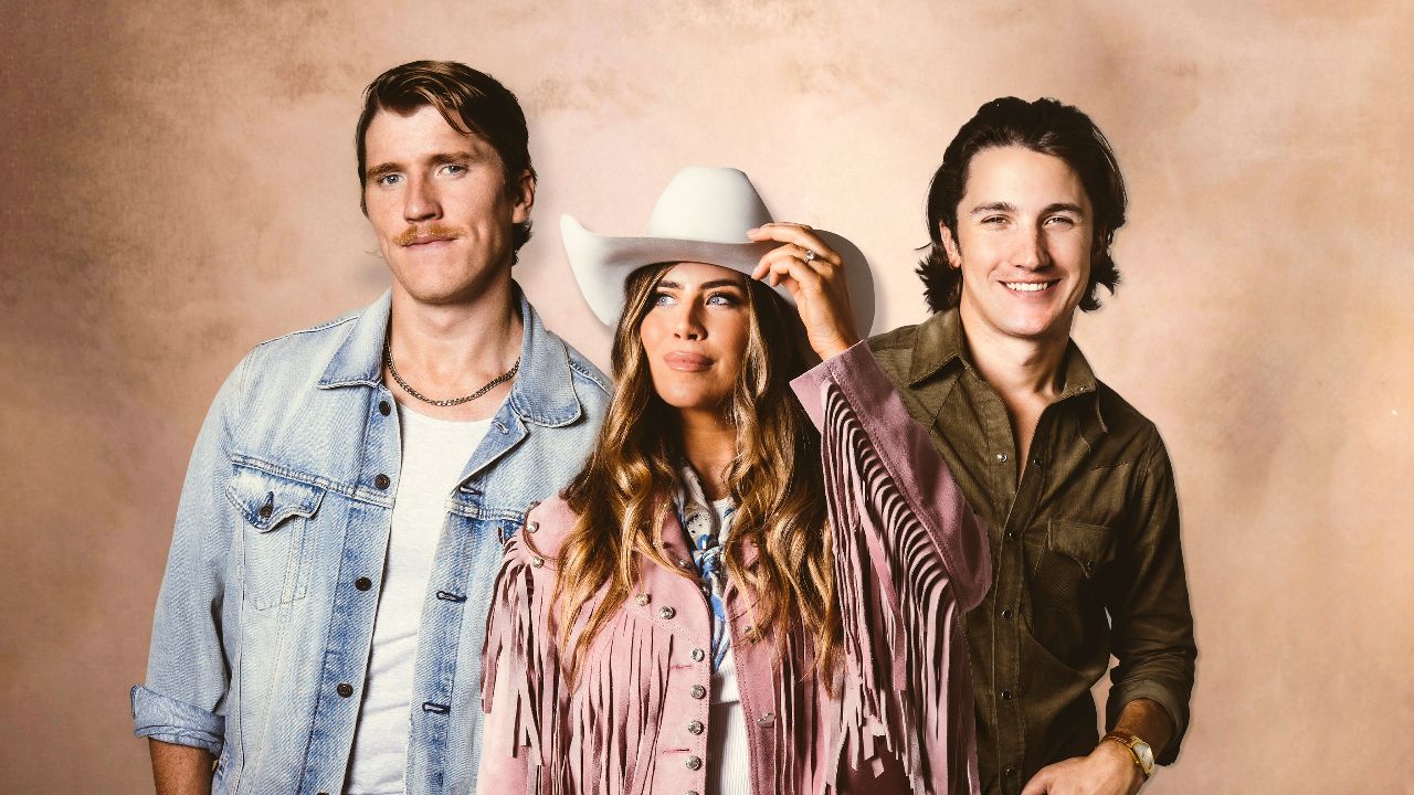CMT Premiere: The Reklaws and Drake Milligan Headed To Romania To Give "Honky Tonkin' About" a "Back To The Future" Vibe - Vimarsana News