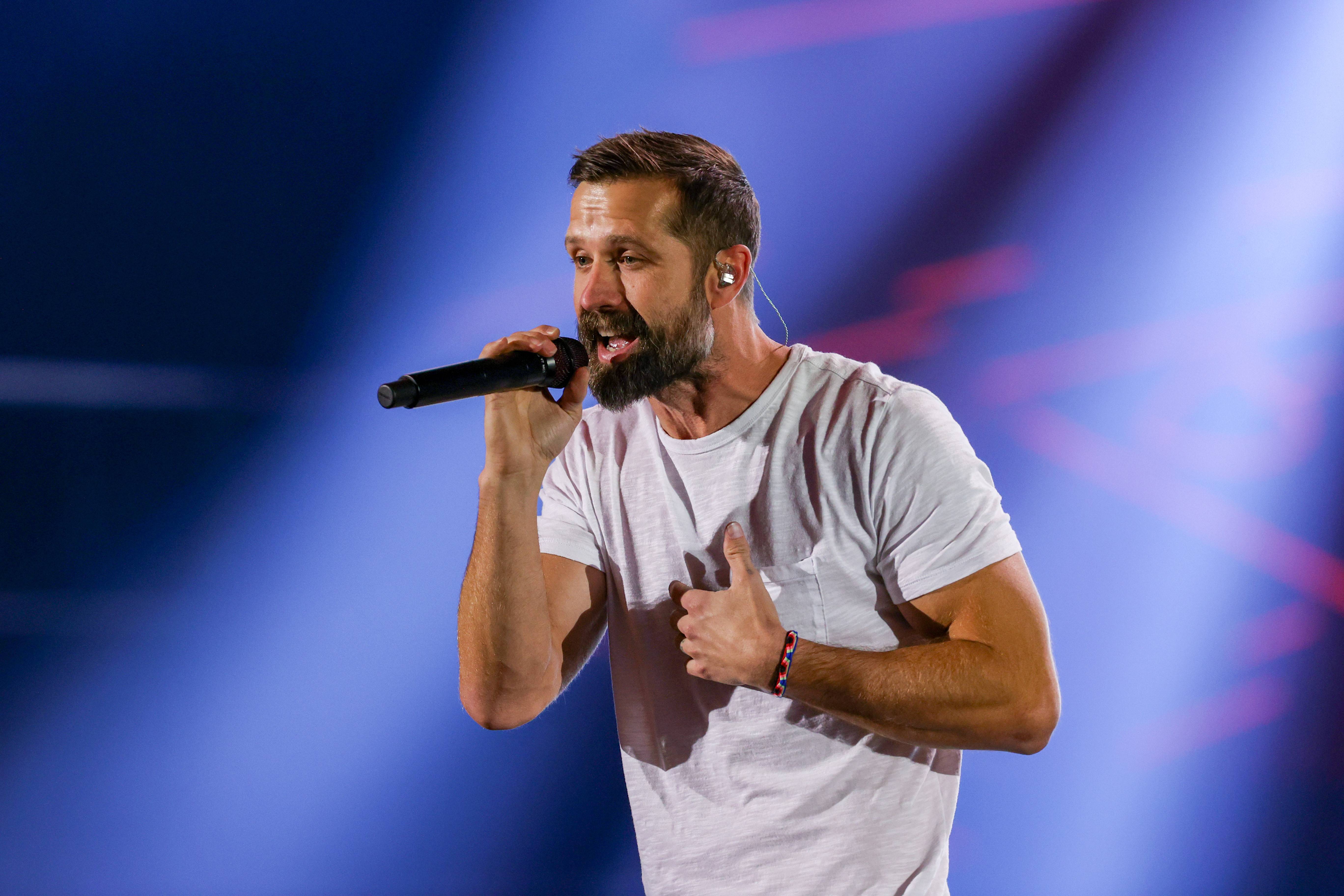 Walker Hayes Honors Late Daughter Oakleigh With Emotional Tribute