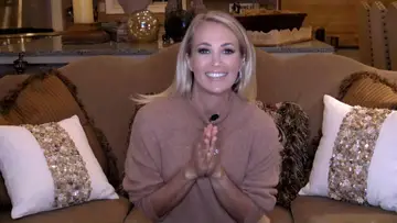 Carrie Underwood virtually accepts the Video of the Year Award.