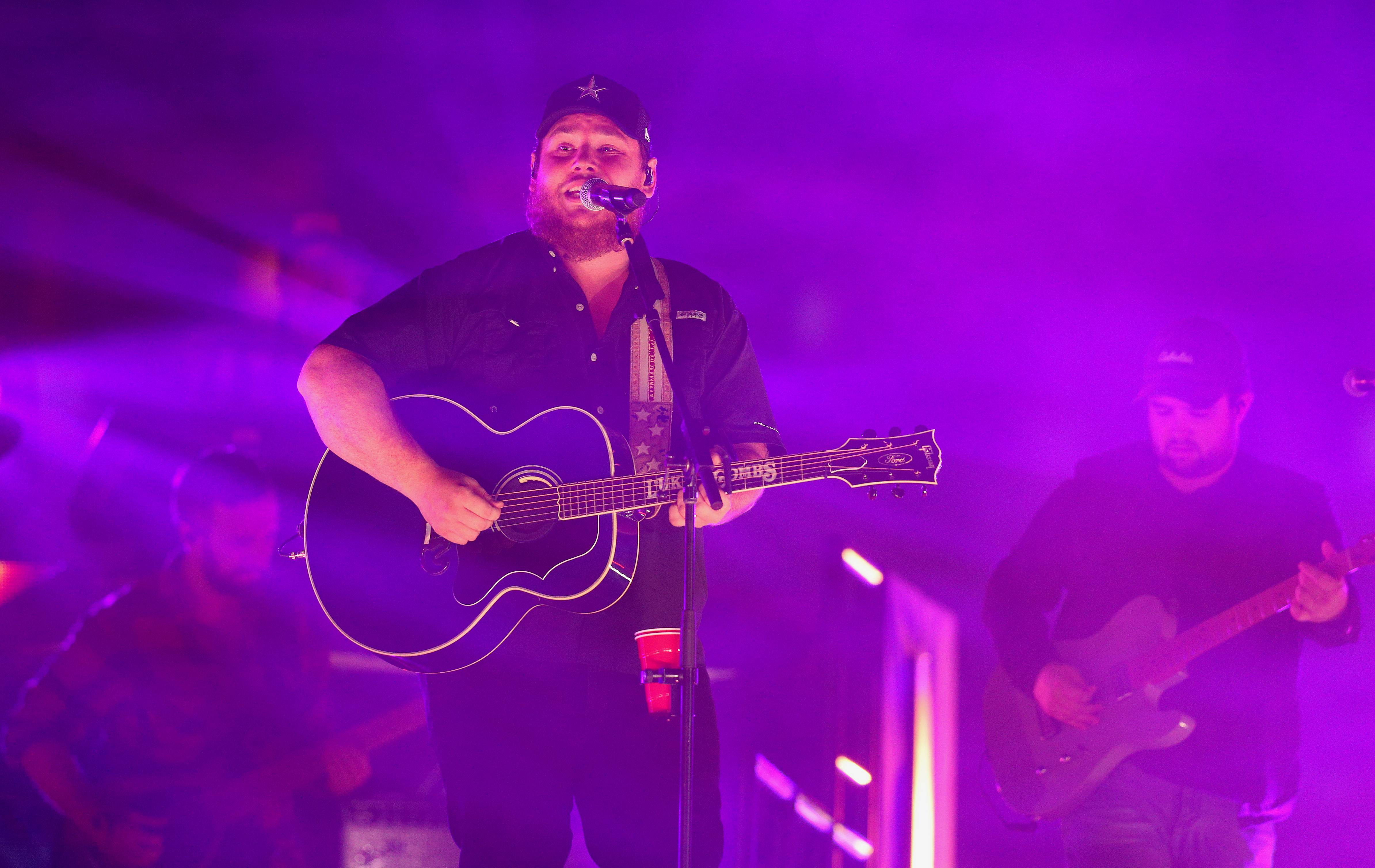 Luke Combs to Play Halftime of Dallas Cowboys Thanksgiving Game