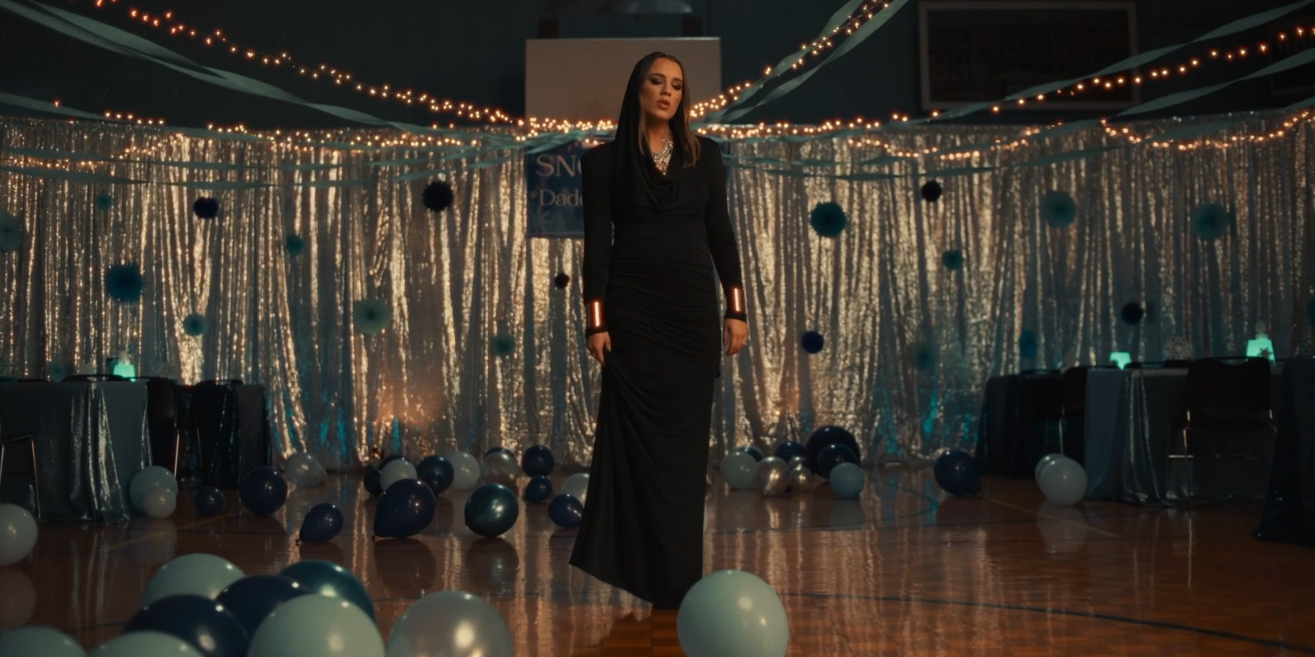 CMT Premiere: Gabby Barrett Turns To Luke Combs' Songwriting Catalog for "Dance Like No One's Watching" - Vimarsana News