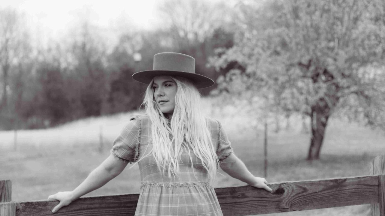 WATCH: Kimberly Perry Debuts Five Videos For "BLOOM" EP - Vimarsana News