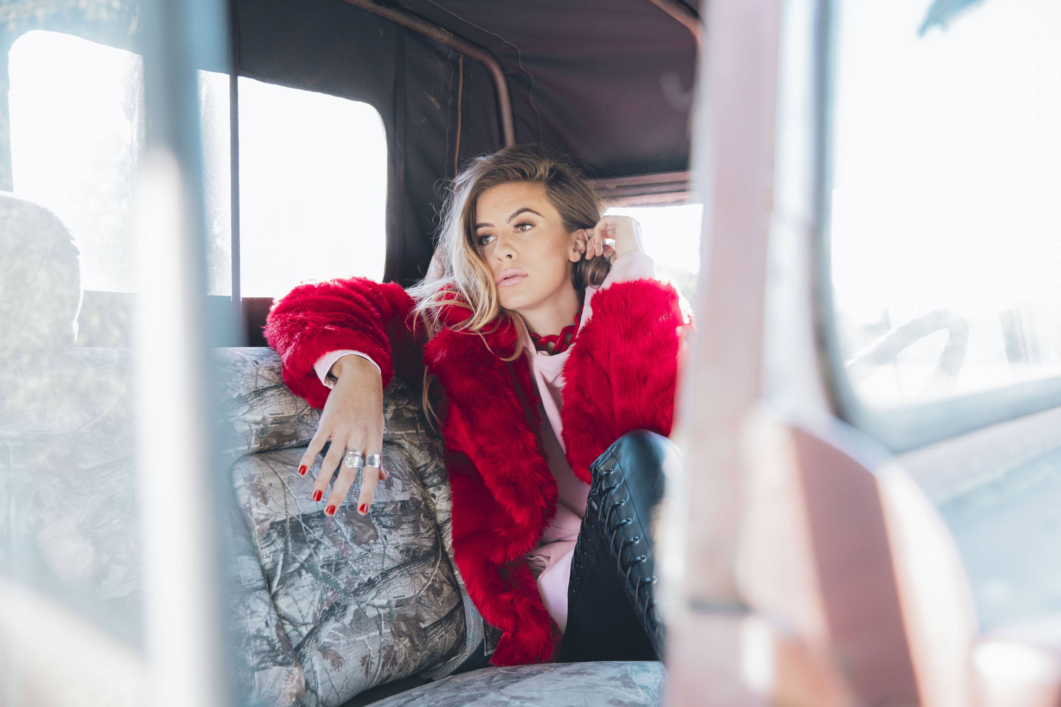 Kassi Ashton Talks Growing Up in California, Mo. News CMT