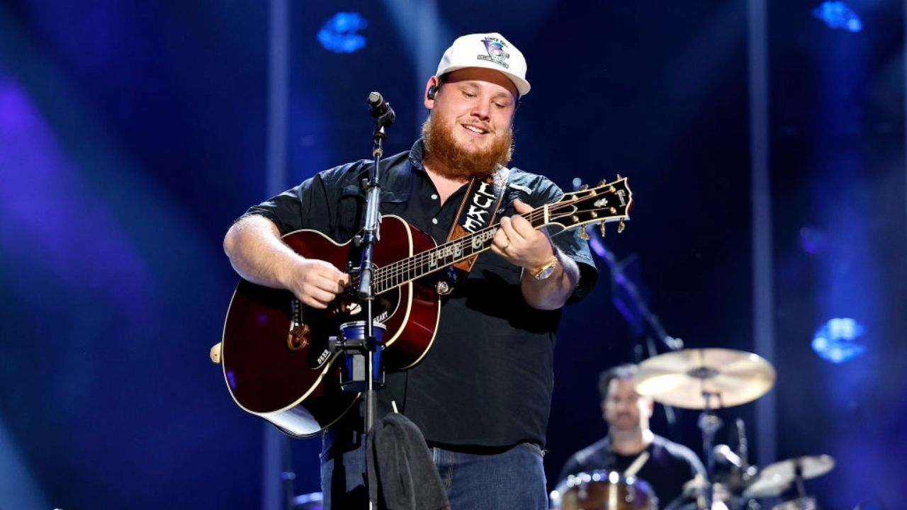 Luke Combs Honors Toby Keith, Talks "Fast Car" Post Grammys At Private Ryman Show - Vimarsana News