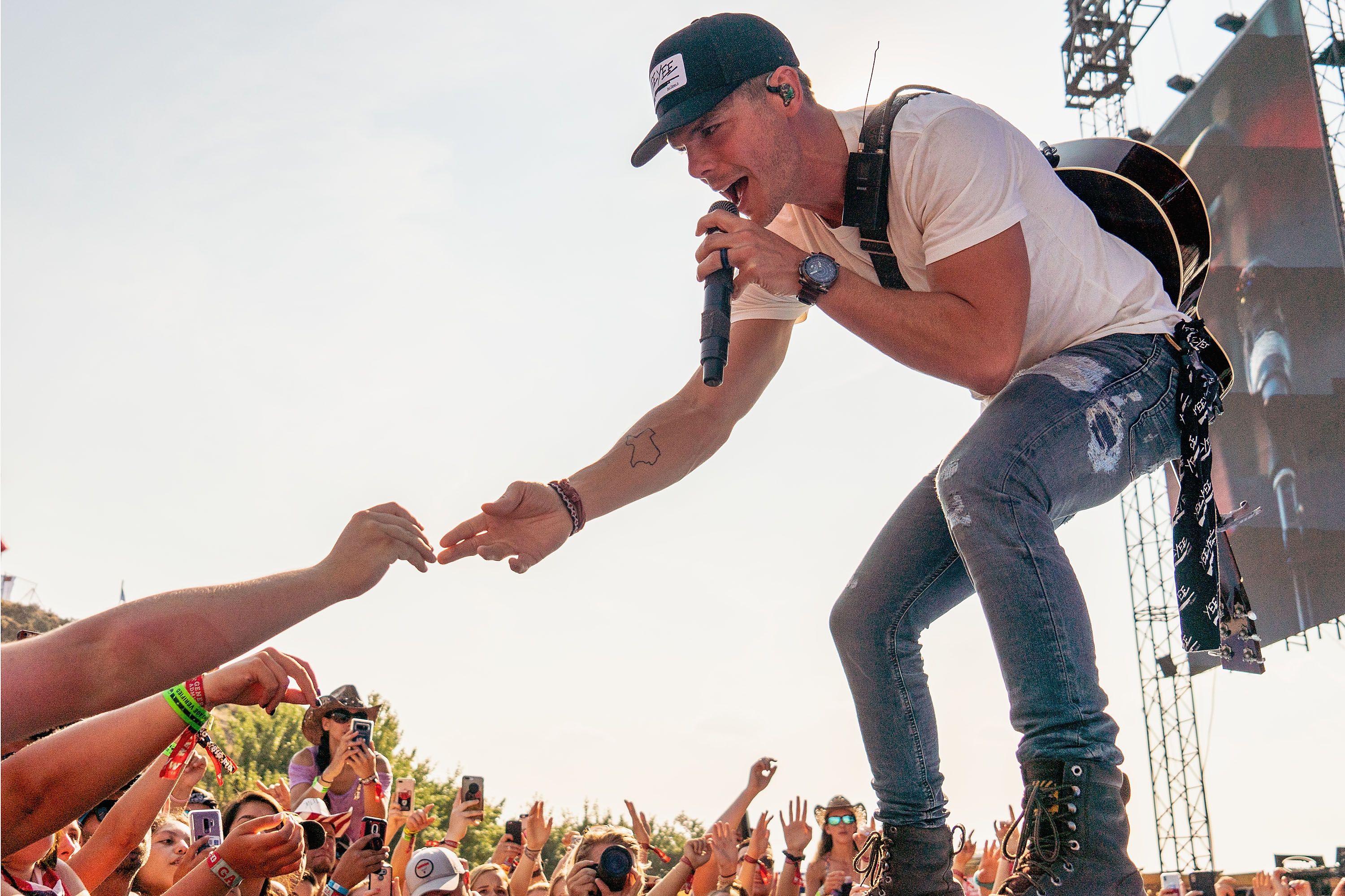 Granger Smith’s Road Caravan Involved in Scary Accident News CMT