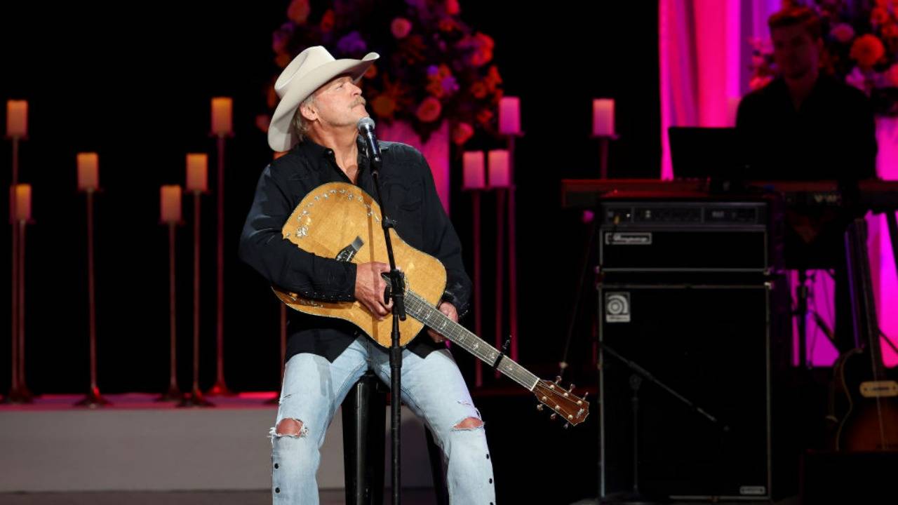 Alan Jackson Named Artist of a Lifetime for CMT 'Artists of the