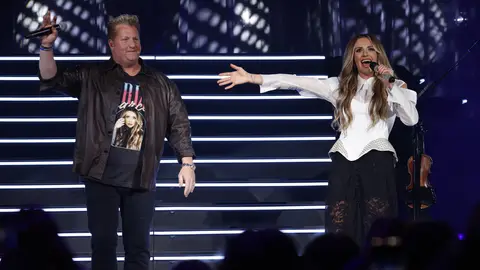 NASHVILLE, TENNESSEE - OCTOBER 26: Gary LeVox and Carly Pearce perform during Carly Pearce with Jackson Dean In Concert at Ryman Auditorium on October 26, 2022 in Nashville, Tennessee. 