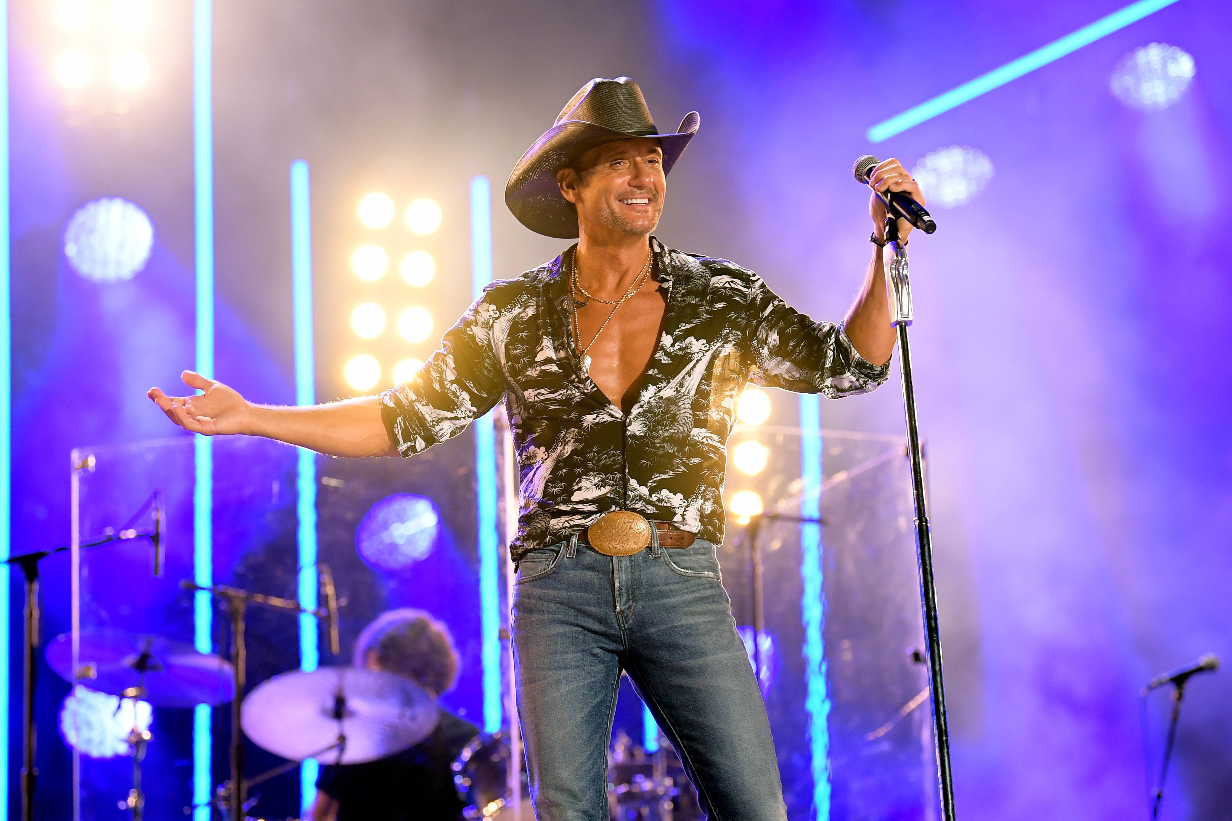 1883' star Tim McGraw says working with wife Faith Hill enhances his  performance: 'I better straighten up