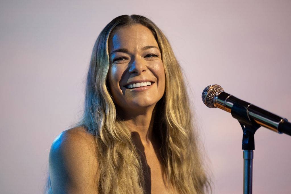 CMT Premiere: LeAnn Rimes Debuts "spaceship" video, a collaboration with husband Eddie Cibrian - Vimarsana News
