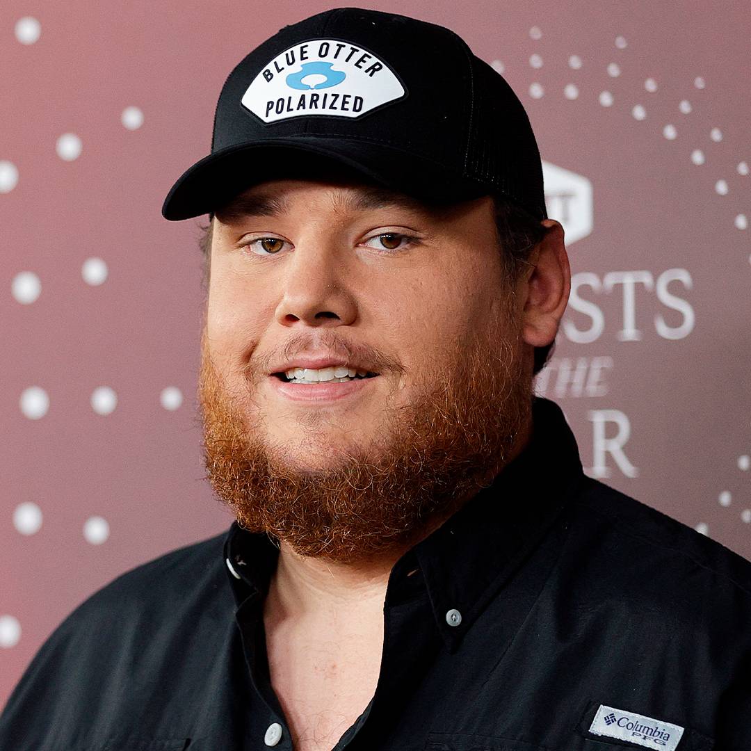 Honoree Luke Combs Image 14 from CMT Artists of the Year 2021 Red