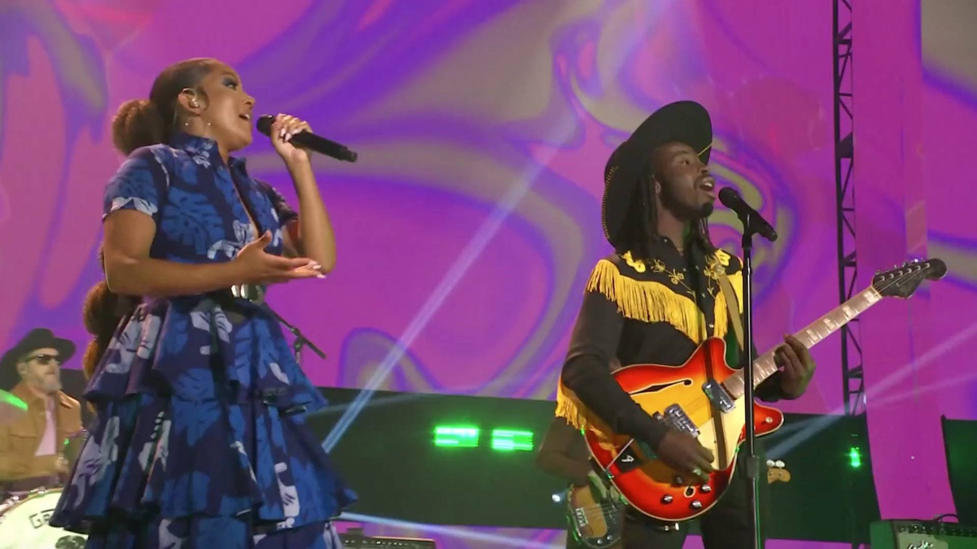 Black Pumas and Mickey Guyton "Colors" 2022 CMT Music Awards