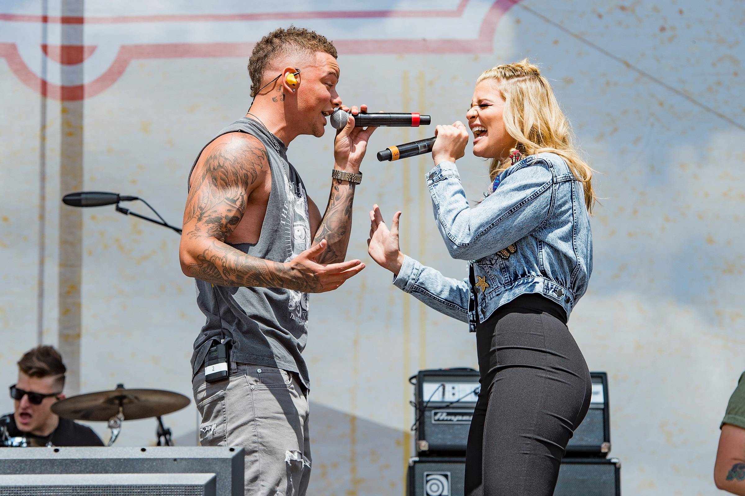 Kane Brown, Lauren Alaina Turn Up the Heat During Halftime Show