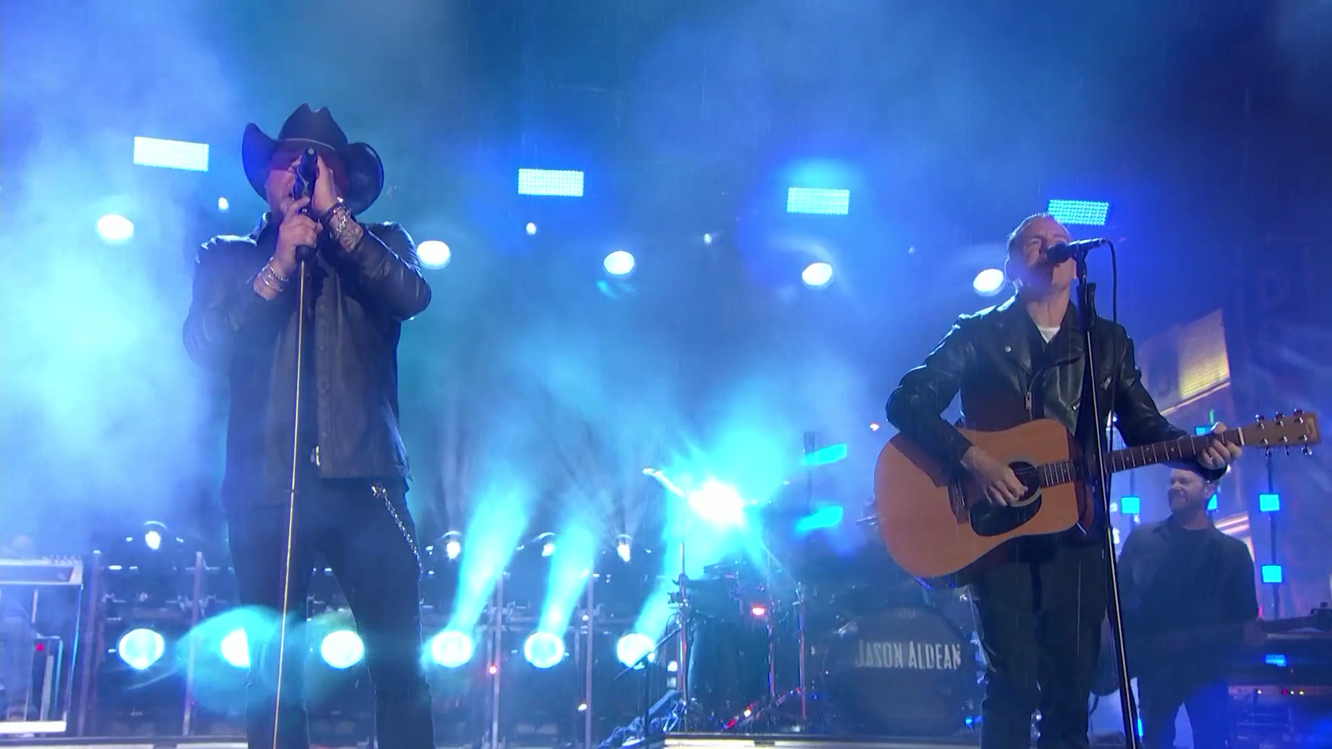 Jason Aldean and Bryan Adams perform "Heaven."