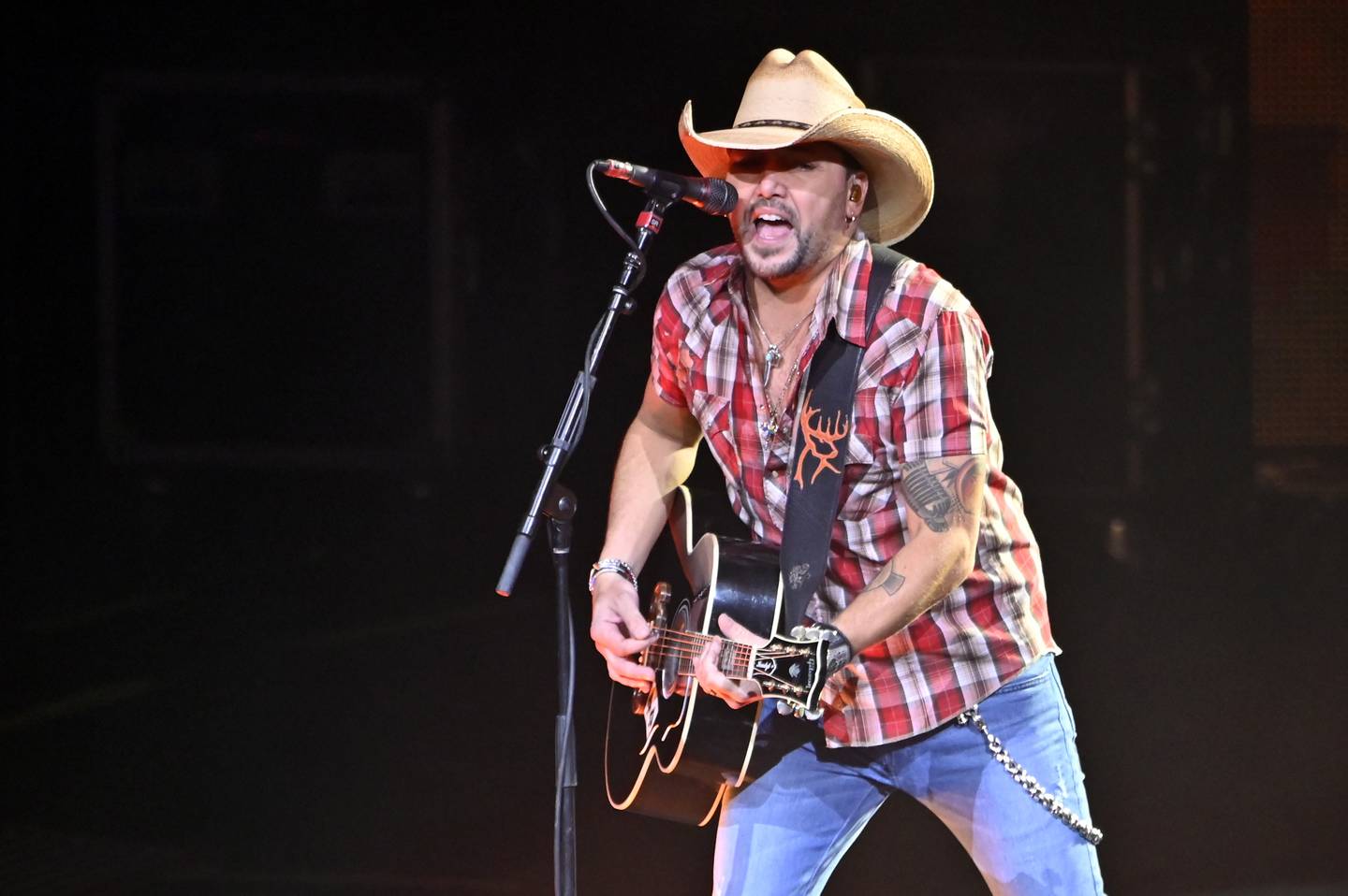 Jason Aldean Announces ThreeNight Las Vegas Concert Series News CMT