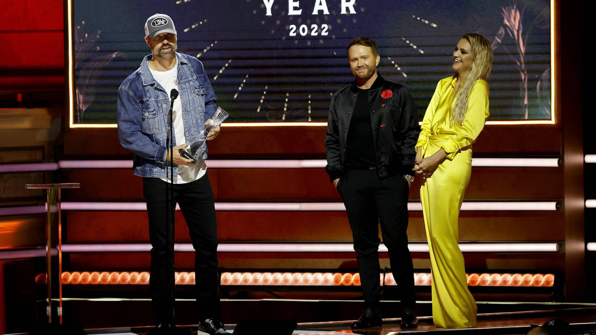 Walker Hayes, Shane McAnally and Kelsea Ballerini speak onstage during the 2022 CMT Artists of the Year (Photo by Jason Kempin/Getty Images for CMT)