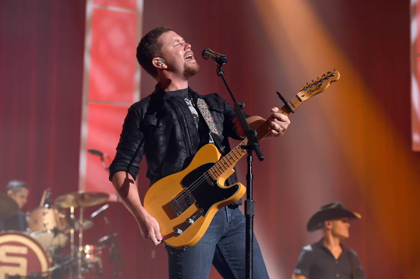 Scotty McCreery Walks Onto a Real Stage After 176 Days Off Stage News