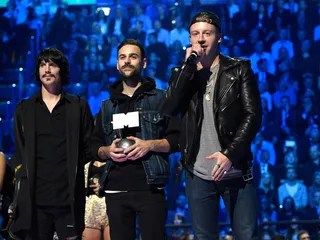 mgid:file:gsp:scenic:/international/mtvema/2015/images/galleries/Maklemore-494238394-4x3.jpg